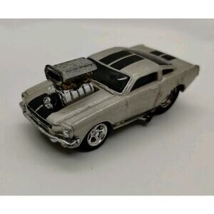 Muscle Machines 2000 '66 Mustang Gray w/Black Stripes 1/64